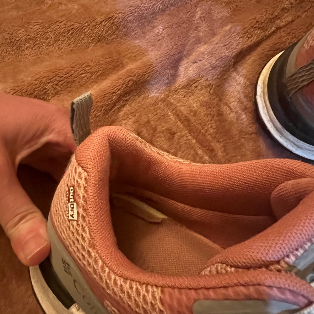 GUC Columbia Hiking Shoes - Picture 8 of 8
